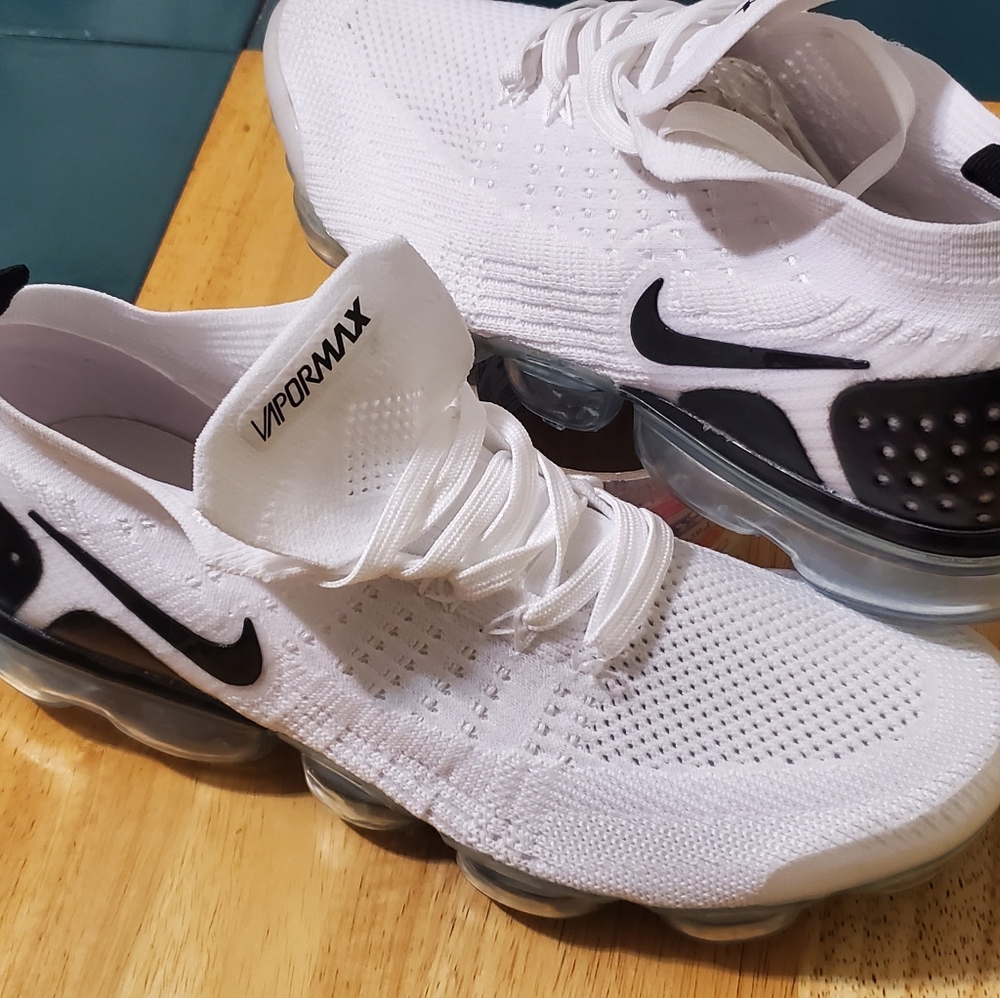 Nike VAPORMAX MEN SIZE 10 - Picture 3 of 4